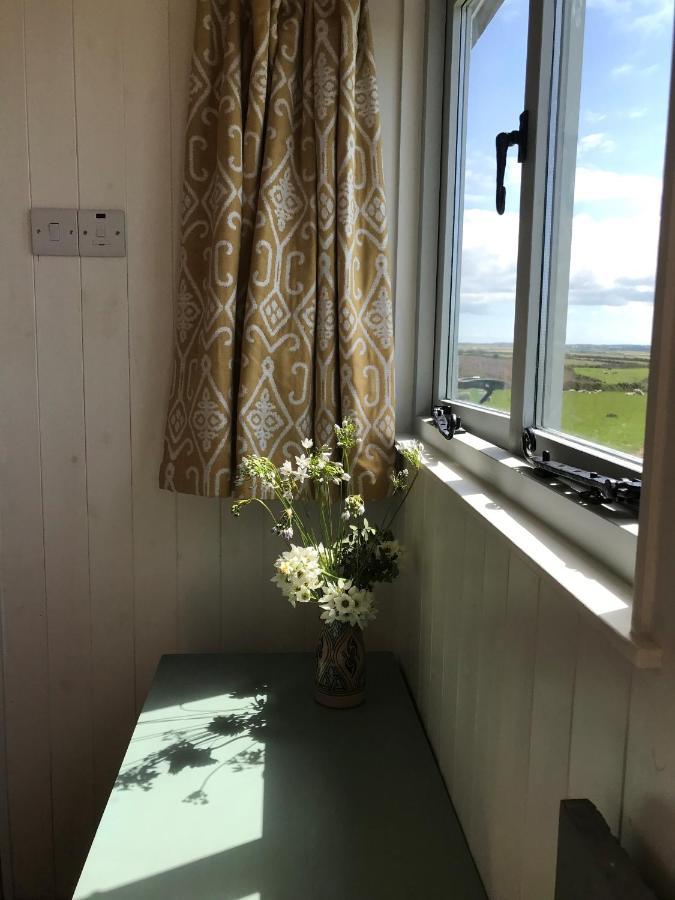 Breage Ewe With A View Sea View Shepherds Huts מראה חיצוני תמונה